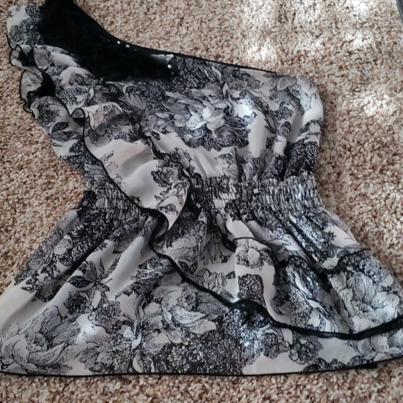 Studio Y One shoulder fit and flare top - Picture 3 of 4